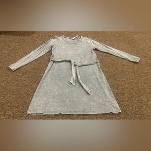 EUC Women's Cable and Guage M dress with belt casual stylish Long Sleeve